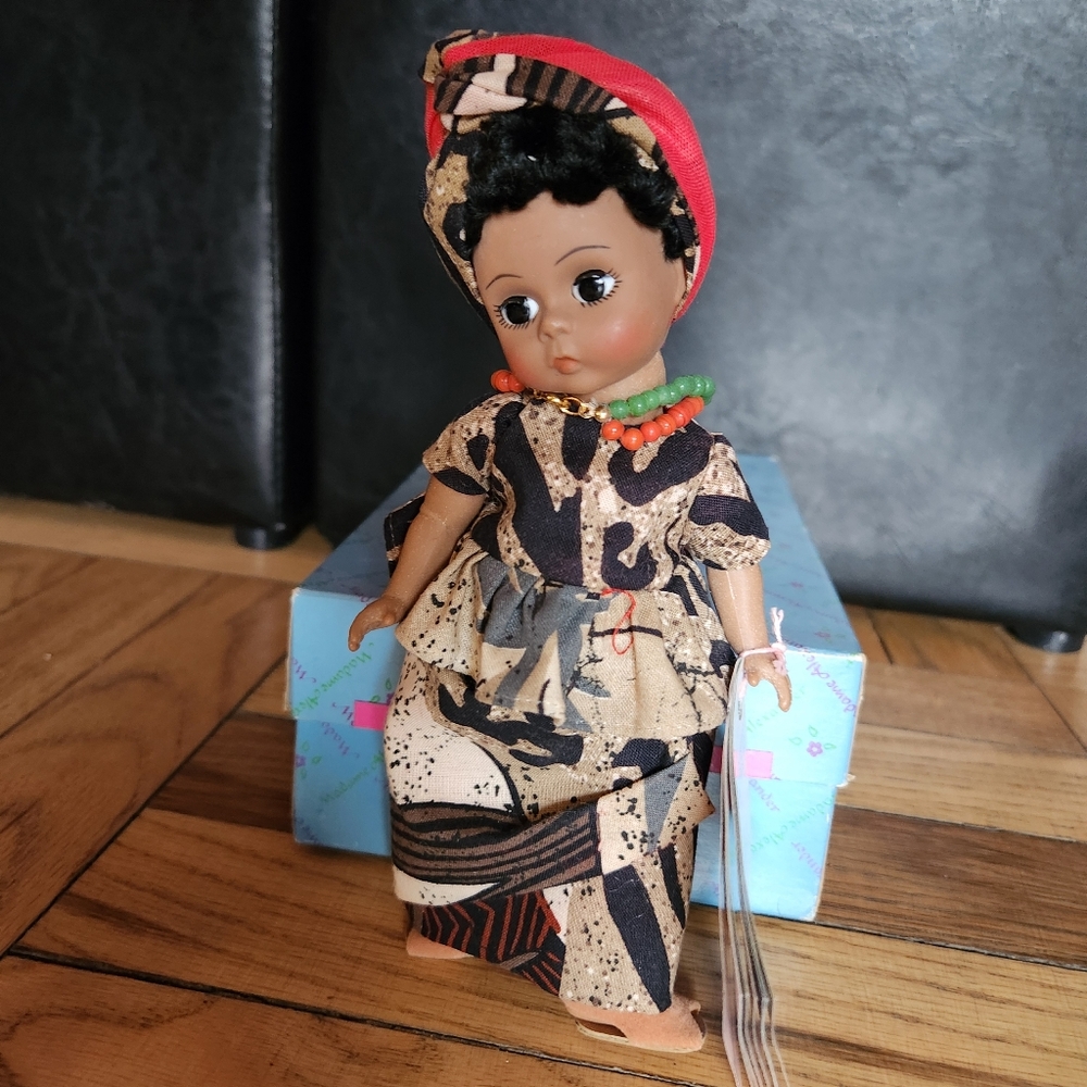 Vintage 1988 Madame Alexander Doll Africa Number 523 International Series 8"